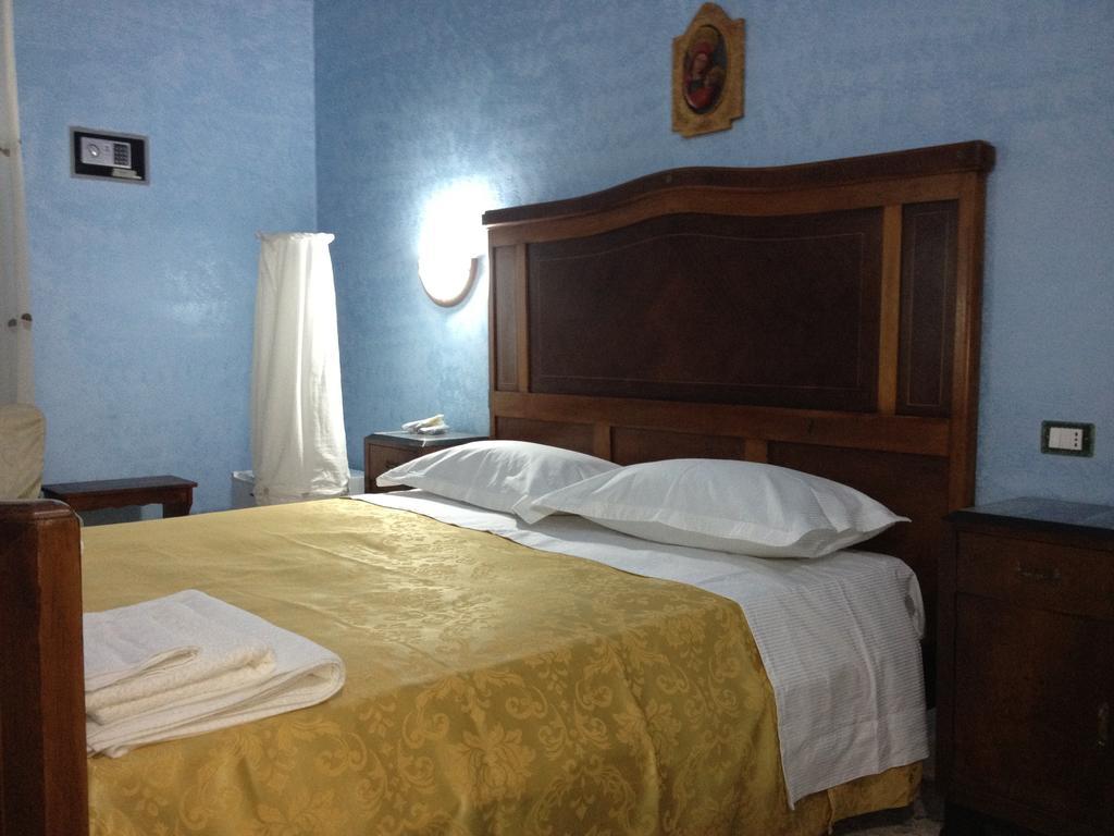 Bed And Breakfast Via Leuca Lecce Exterior foto